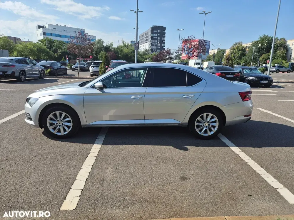 Škoda Superb 2.0 TDI DSG Ambition — imagine 4