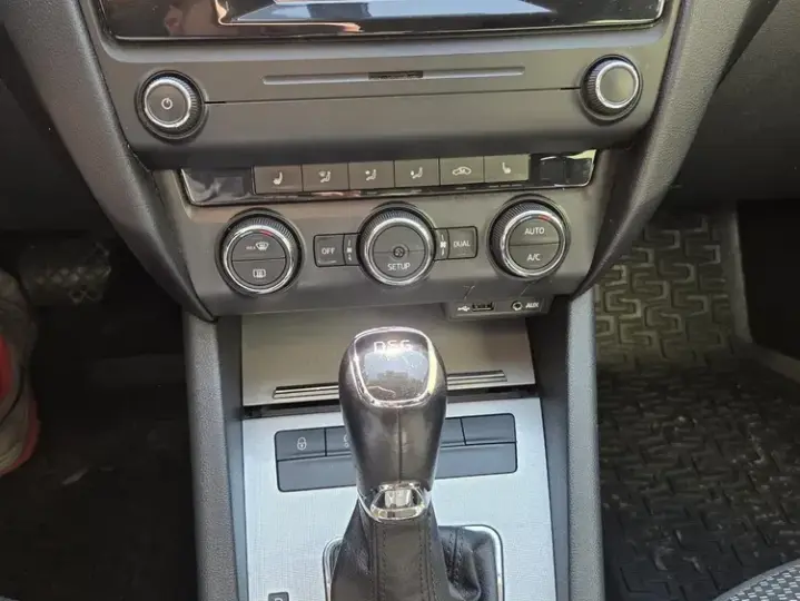 Škoda Octavia III 2.0 TDI AMBITION DSG