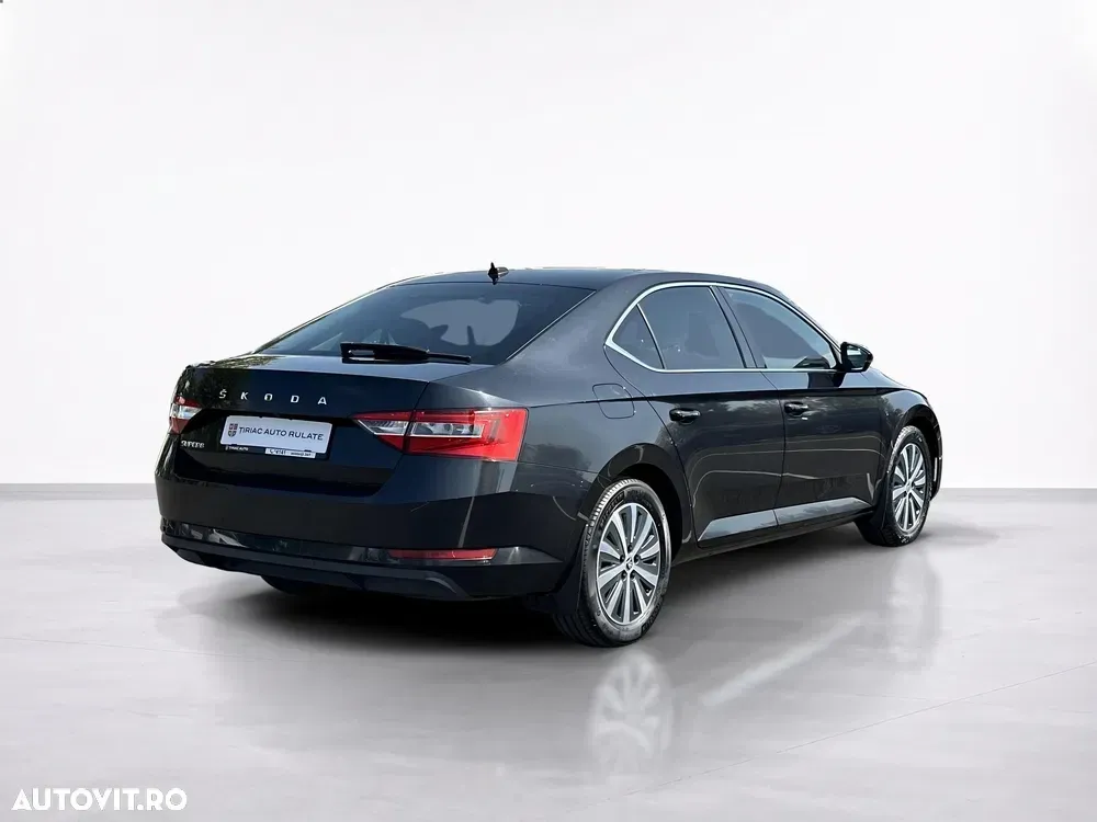 Škoda Superb — imagine 5