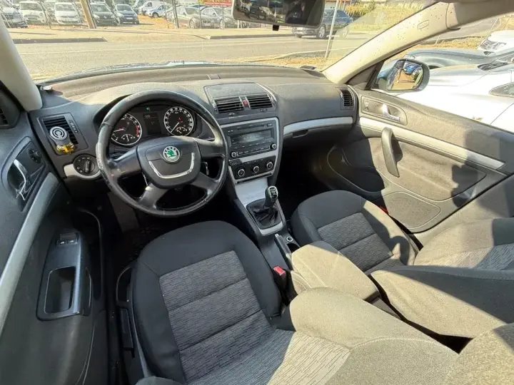 Škoda Octavia II 1.6 TDI AMBITION