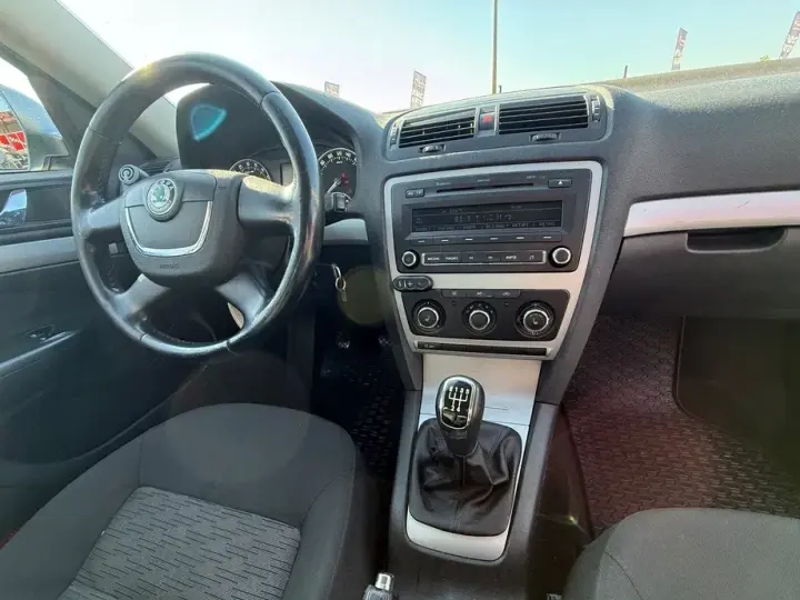 Škoda Octavia II 1.6 TDI AMBITION