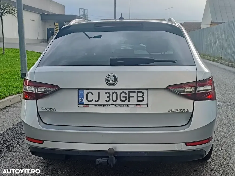 Škoda Superb 2.0 TDI DSG Style — imagine 3