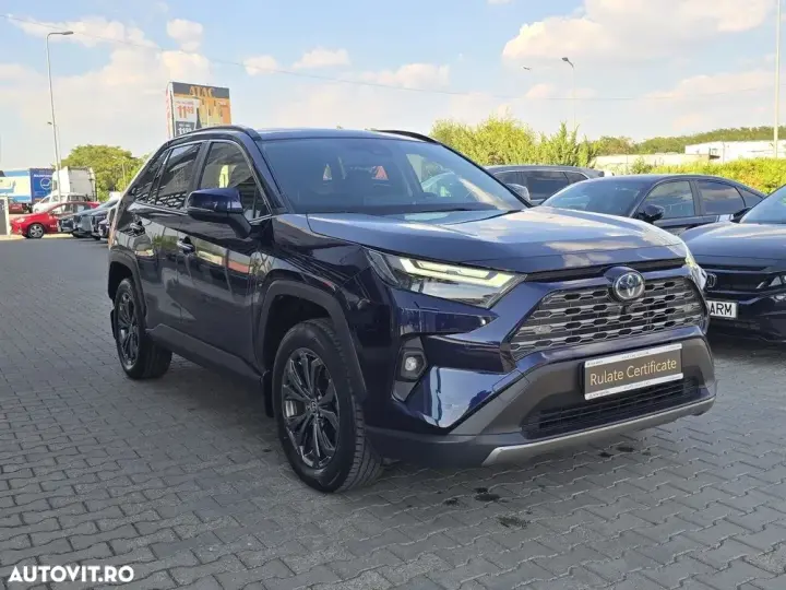 Toyota RAV4 V