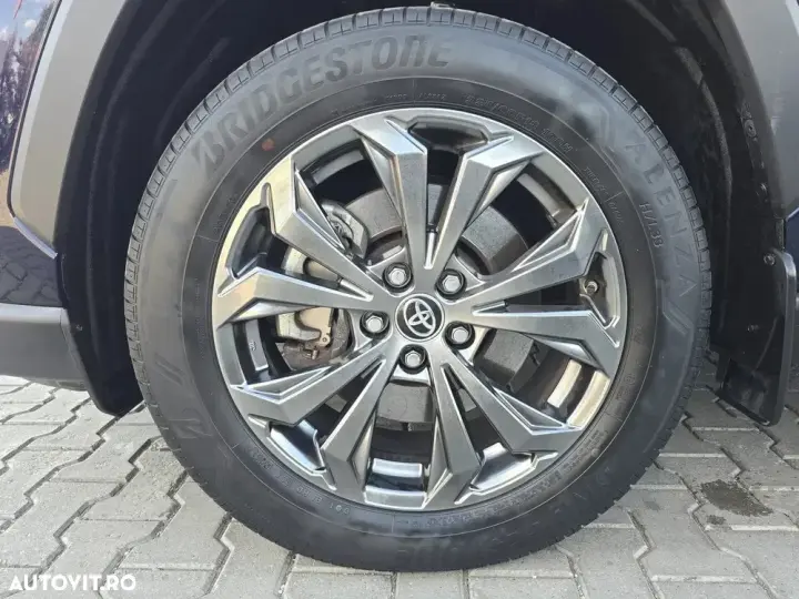 Toyota RAV4 V