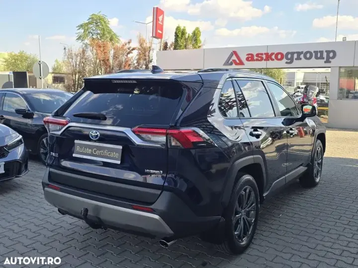 Toyota RAV4 V