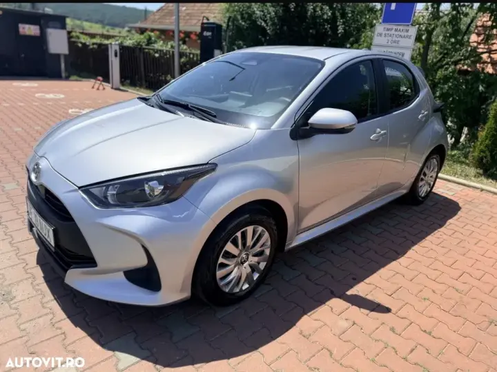 Toyota Yaris 1.5 VVT-i HSD Active