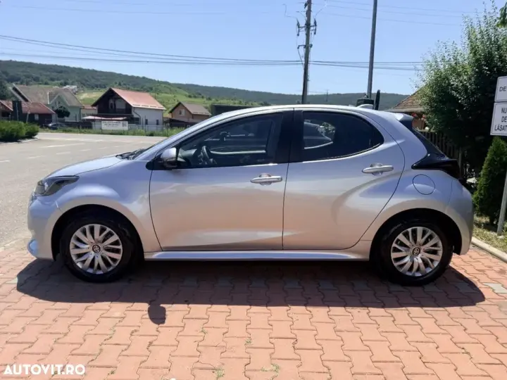 Toyota Yaris 1.5 VVT-i HSD Active