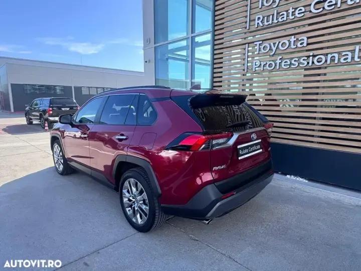 Toyota RAV4 V