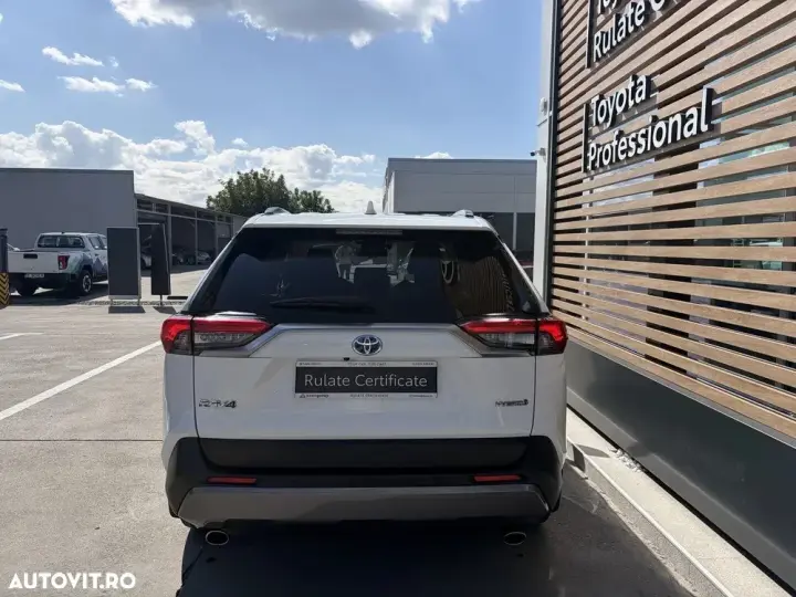 Toyota RAV4 V
