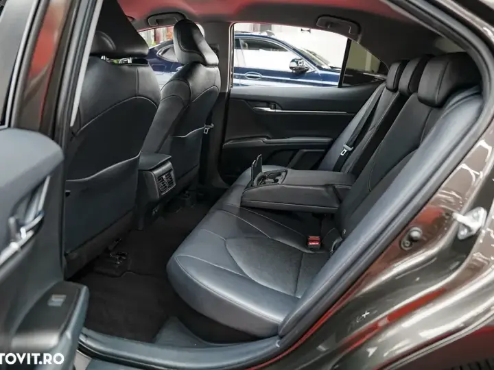 Toyota Camry Luxury