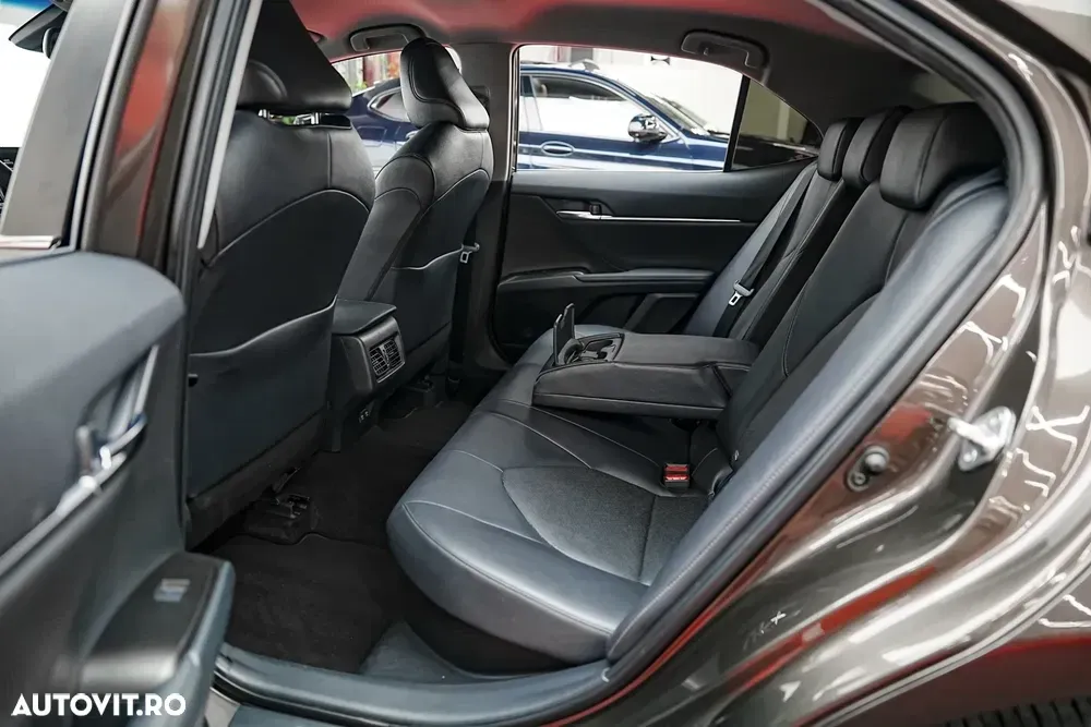Toyota Camry Luxury — imagine 6