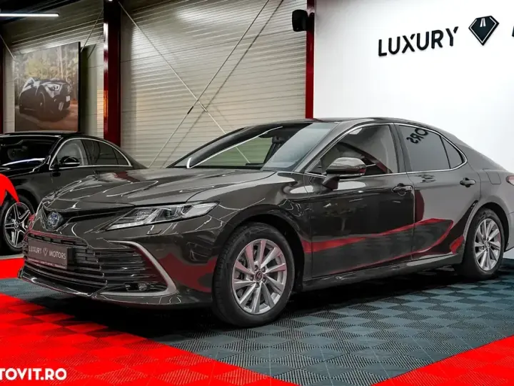 Toyota Camry Luxury