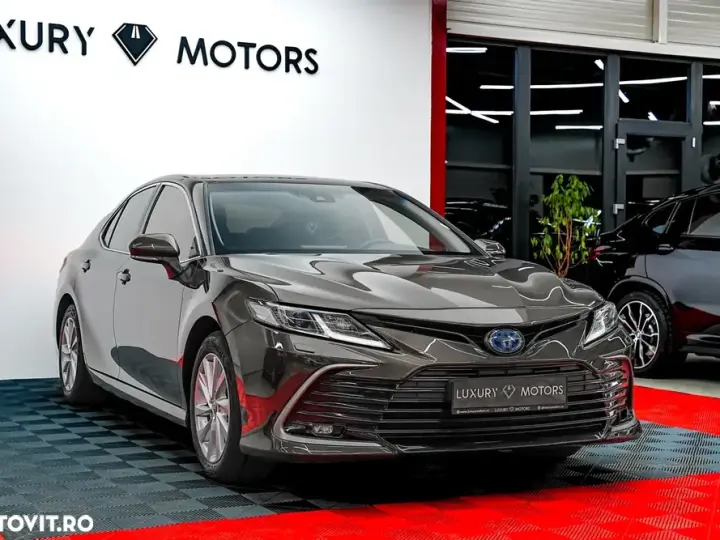 Toyota Camry Luxury