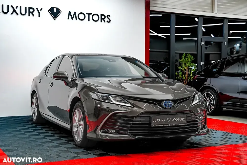 Toyota Camry Luxury — imagine 5
