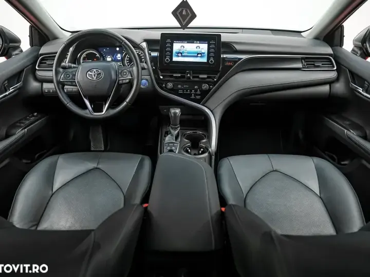 Toyota Camry Luxury