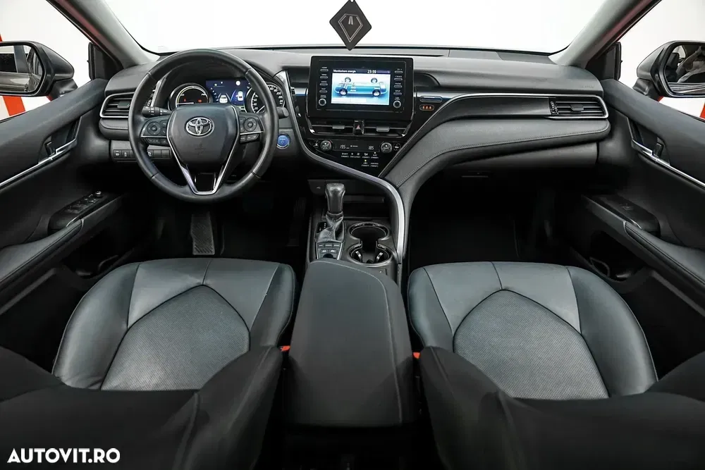 Toyota Camry Luxury — imagine 2