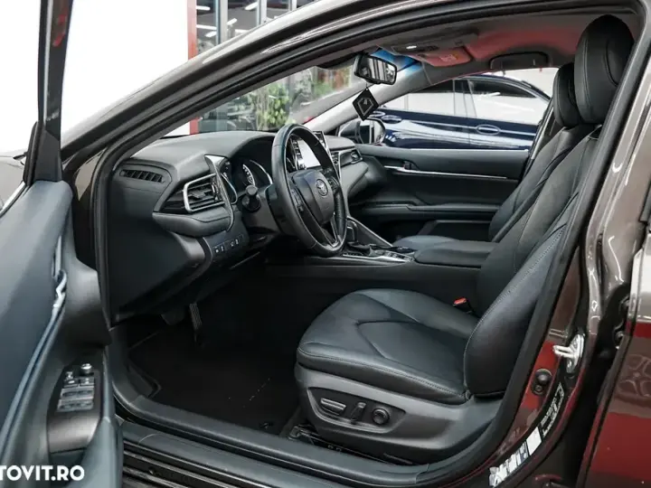 Toyota Camry Luxury