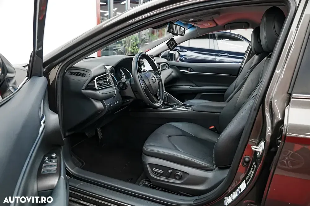 Toyota Camry Luxury — imagine 4