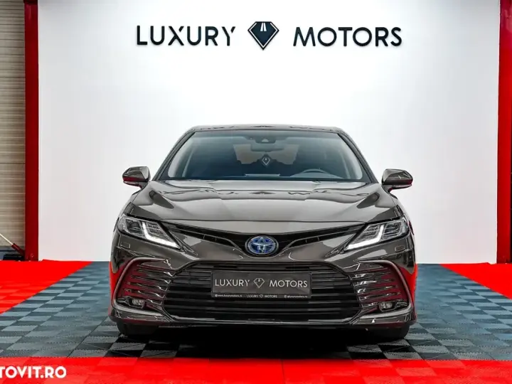 Toyota Camry Luxury
