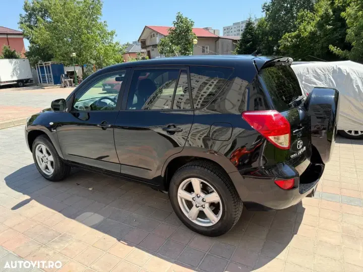 Toyota RAV4 III 2.2 D-4D Executive