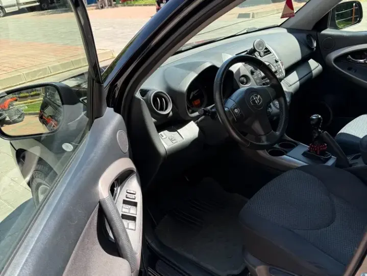 Toyota RAV4 III 2.2 D-4D Executive