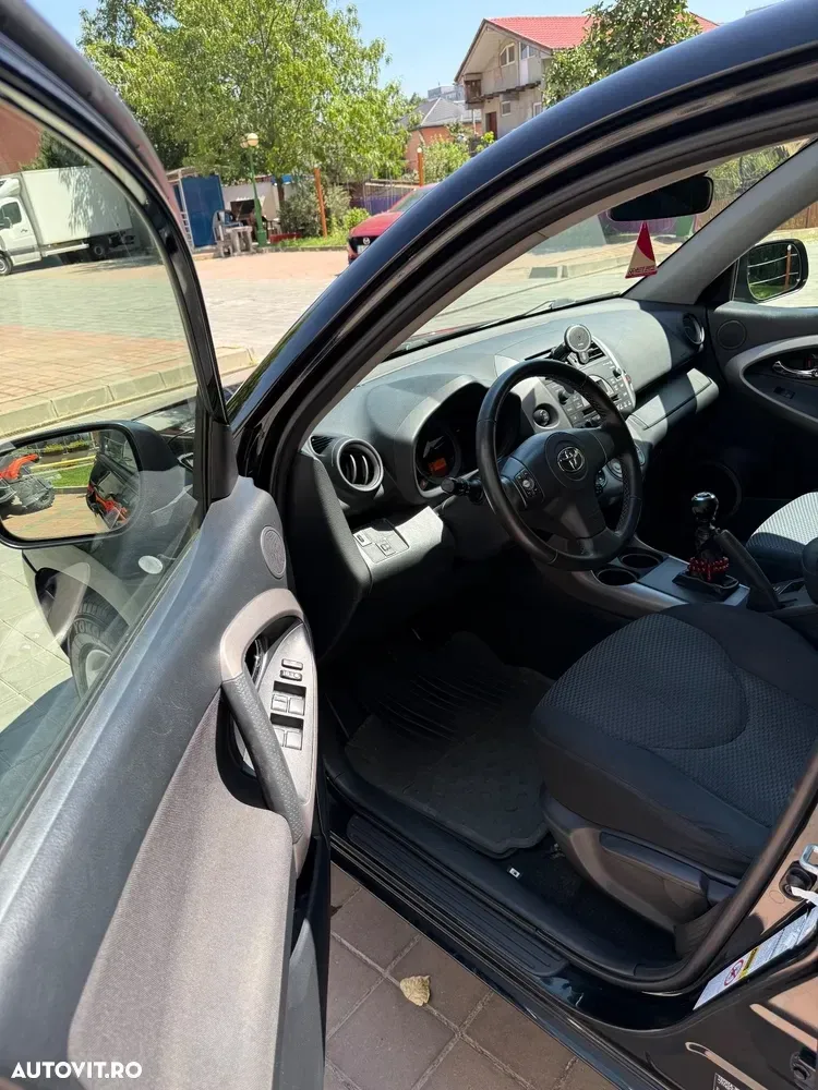 Toyota RAV4 III 2.2 D-4D Executive — imagine 6
