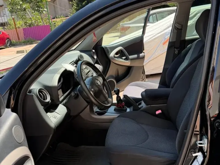 Toyota RAV4 III 2.2 D-4D Executive