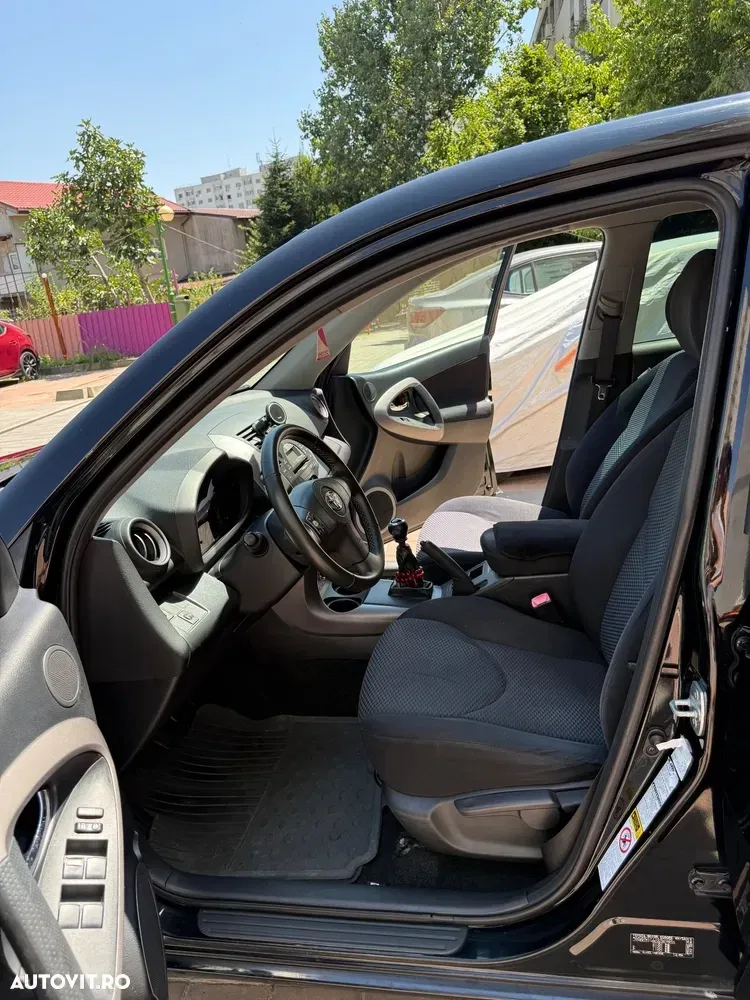 Toyota RAV4 III 2.2 D-4D Executive — imagine 5