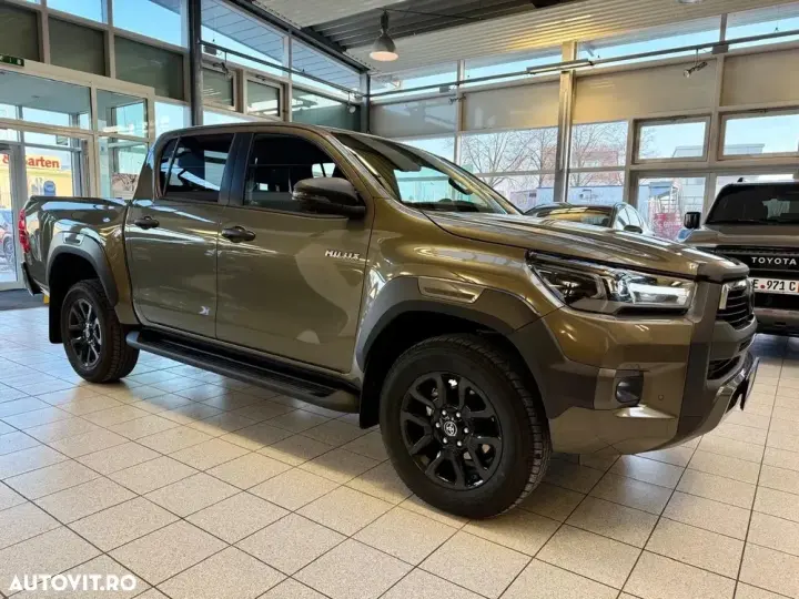 Toyota Hilux VIII 2.8D 204CP 4x4 Double Cab AT Invincible