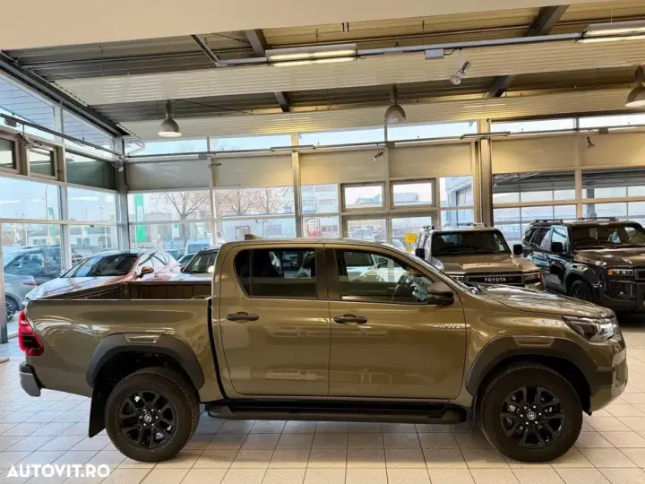 Toyota Hilux VIII 2.8D 204CP 4x4 Double Cab AT Invincible