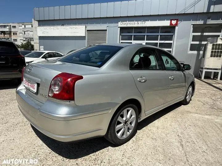 Toyota Avensis II 1.6 Sedan Terra
