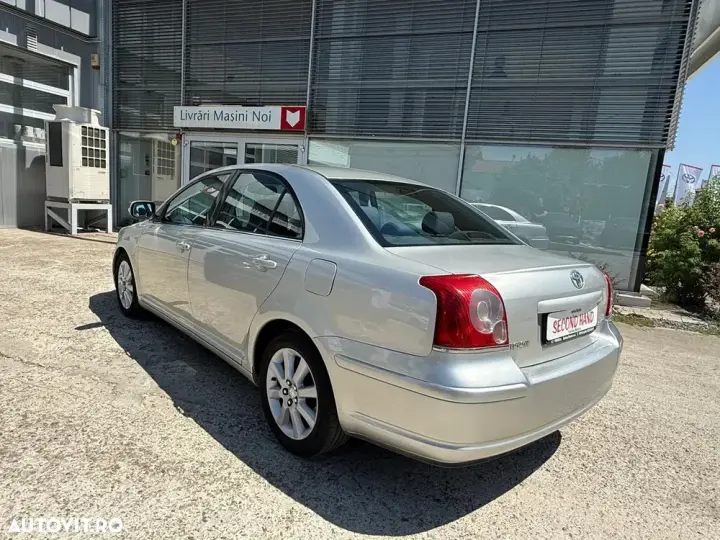 Toyota Avensis II 1.6 Sedan Terra