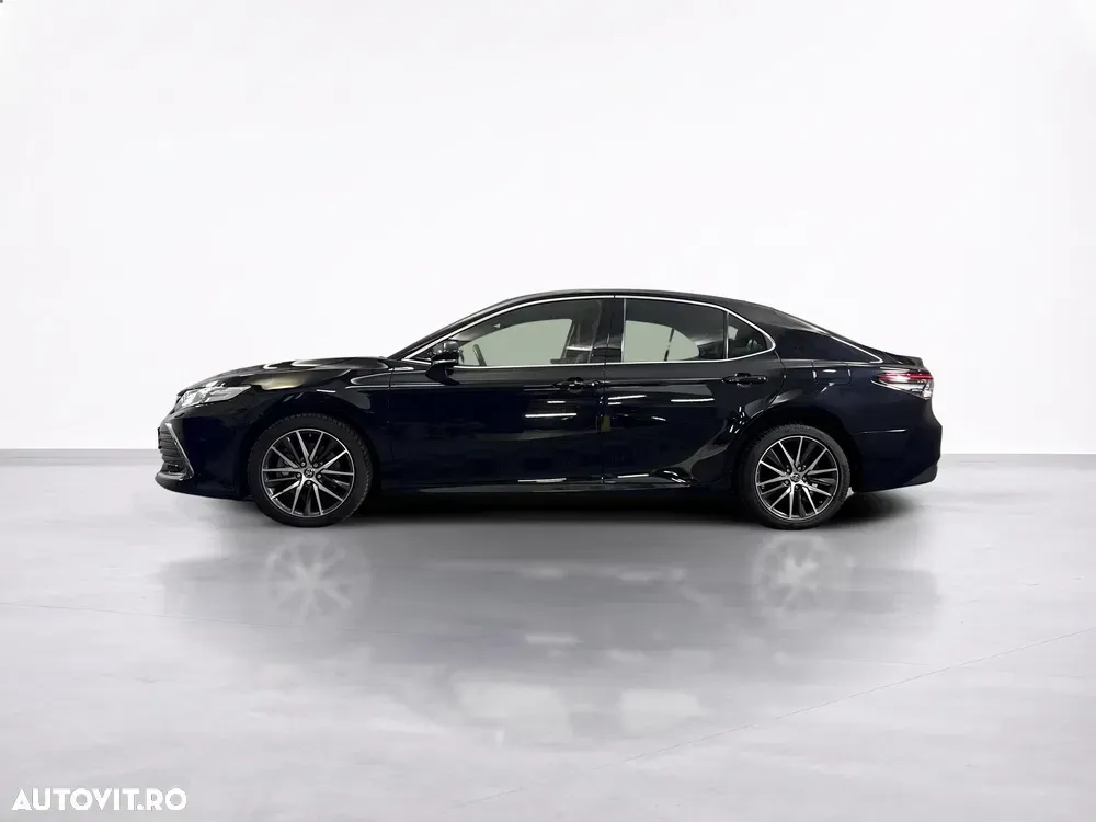 Toyota Camry — imagine 2