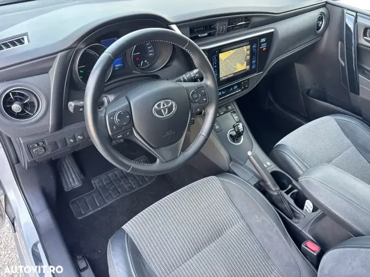 Toyota Auris II 1.8 L VVT-i HSD Sol +
