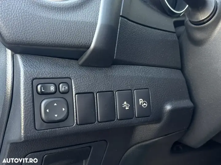 Toyota Auris II 1.8 L VVT-i HSD Sol +