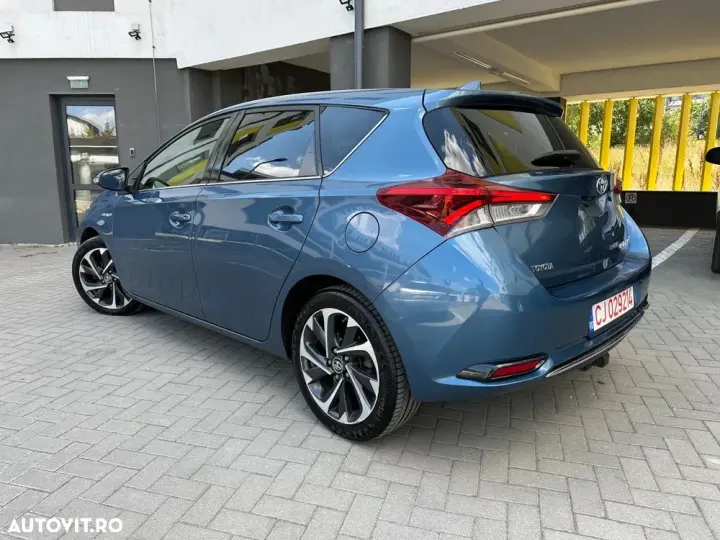 Toyota Auris 1.8 L VVT-i Sol+