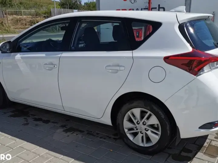 Toyota Auris 1.8 L VVT-i HSD Sol