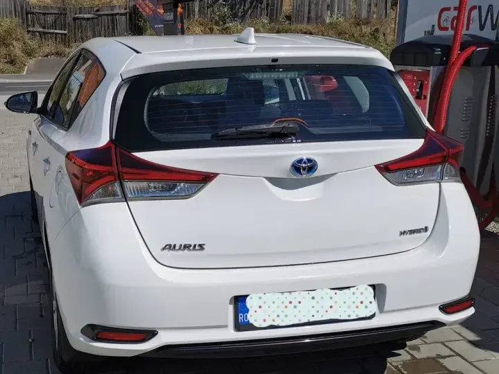 Toyota Auris 1.8 L VVT-i HSD Sol
