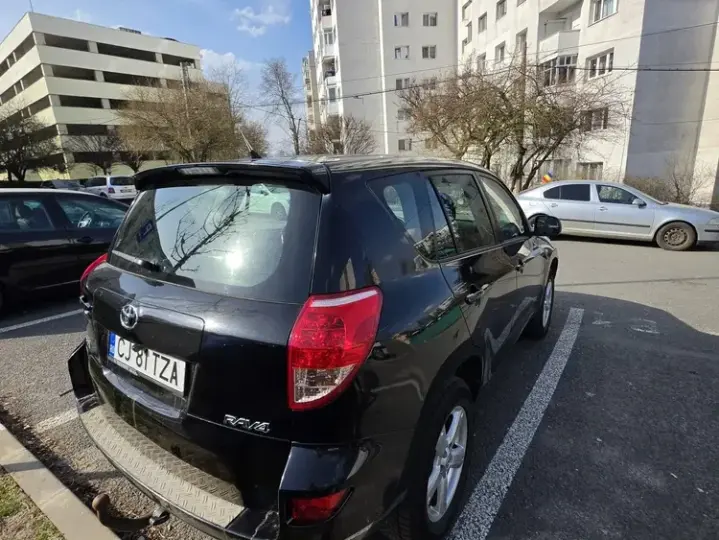 Toyota RAV4 III 2.2 D-4D Confort