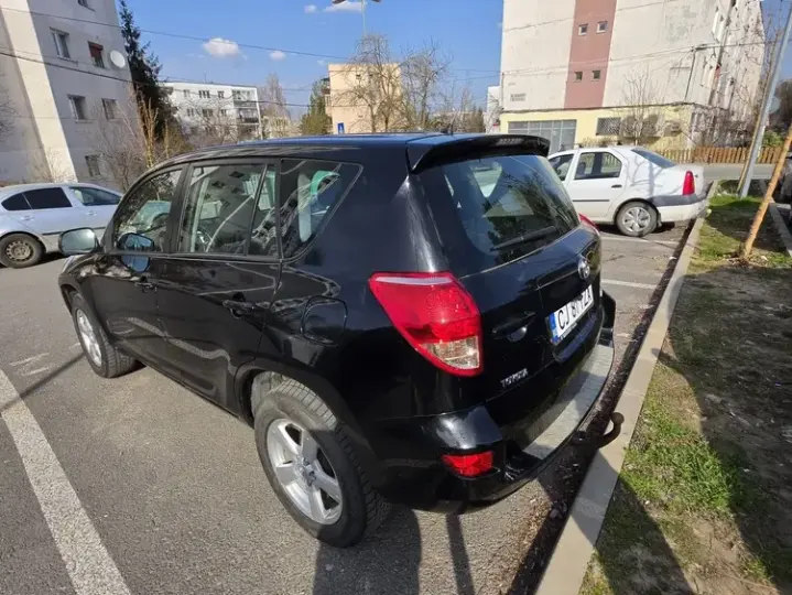 Toyota RAV4 III 2.2 D-4D Confort