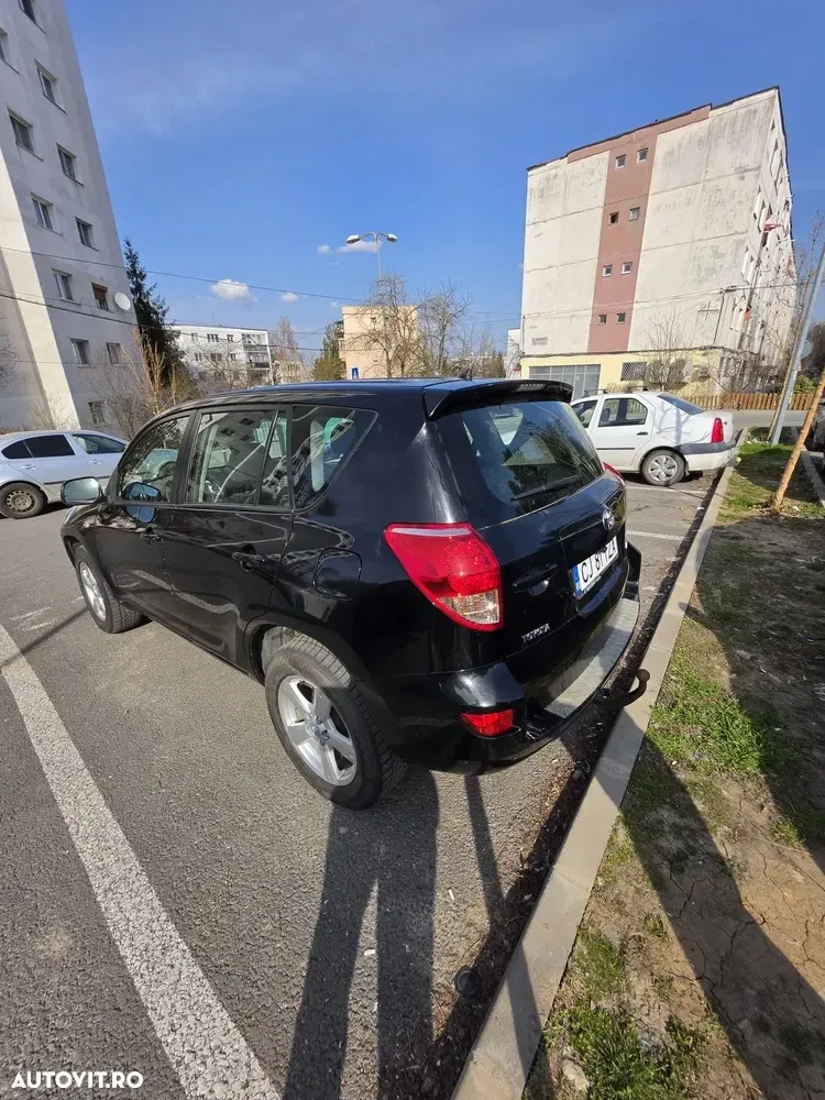 Toyota RAV4 III 2.2 D-4D Confort — imagine 2