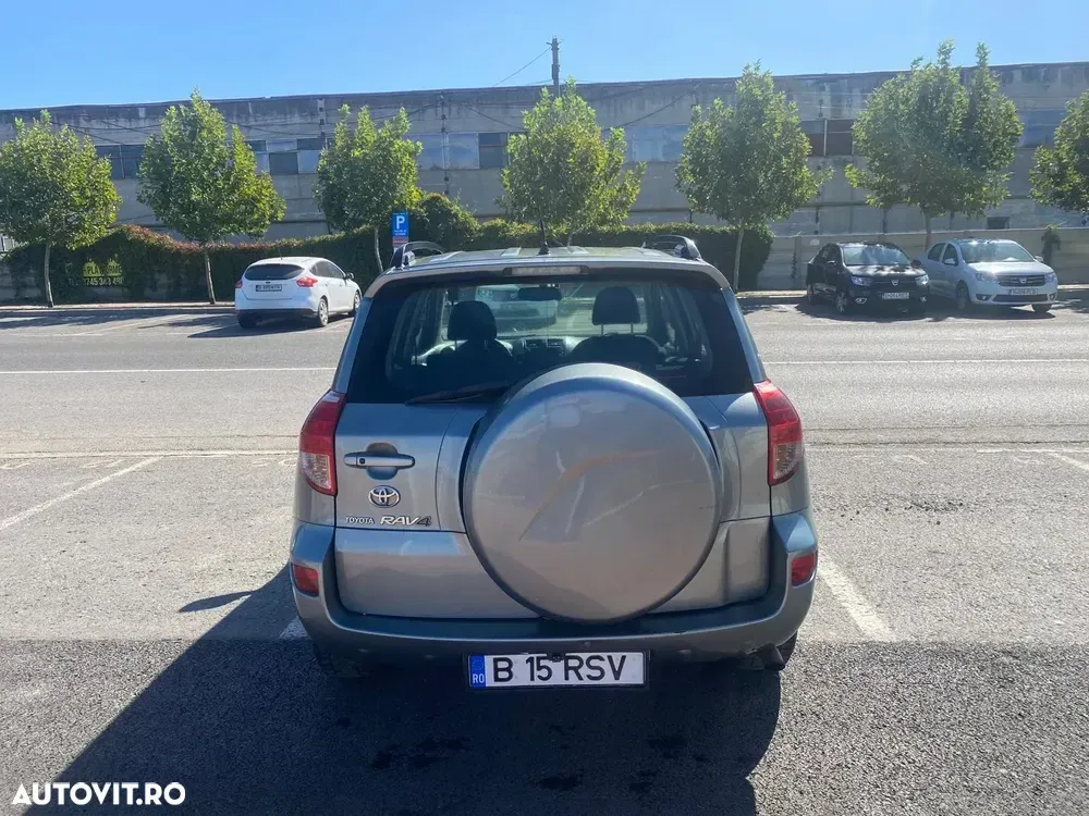 Toyota RAV4 II 2.2 D-4D Confort — imagine 3
