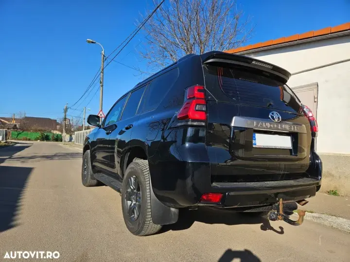 Toyota Land Cruiser 2.8l D-4D 204 CP A/T 7 locuri Executive
