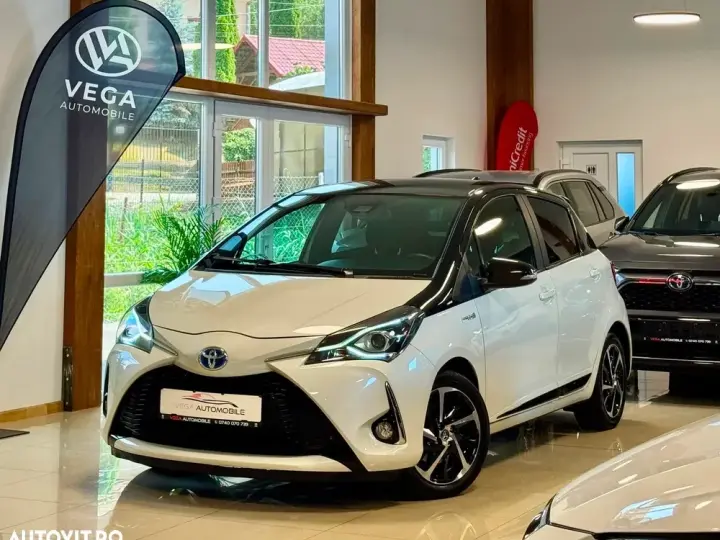Toyota Yaris 1.5 VVT-i HSD Bi-Tone R&B