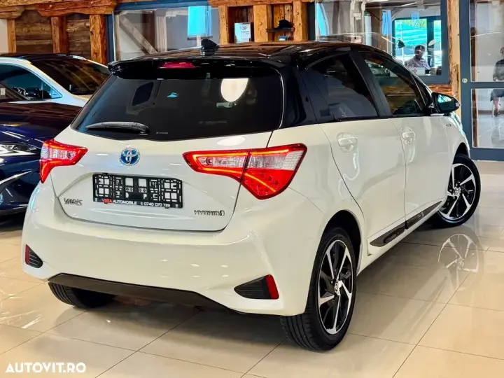 Toyota Yaris 1.5 VVT-i HSD Bi-Tone R&B