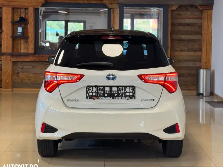 Toyota Yaris 1.5 VVT-i HSD Bi-Tone R&B