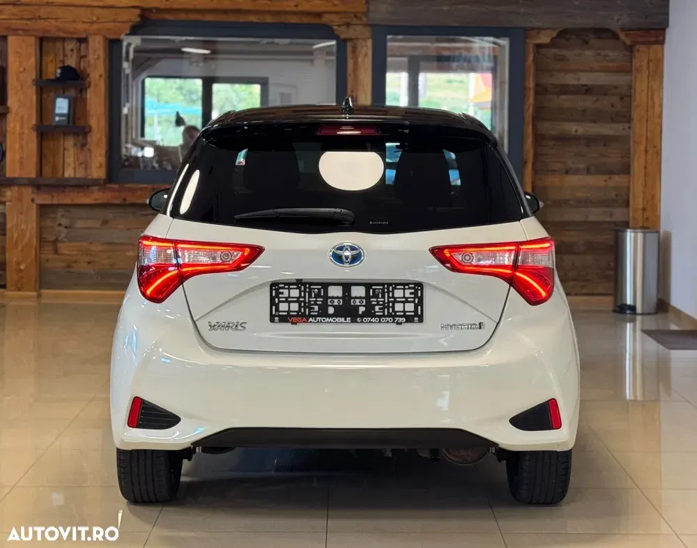 Toyota Yaris 1.5 VVT-i HSD Bi-Tone R&B — imagine 4