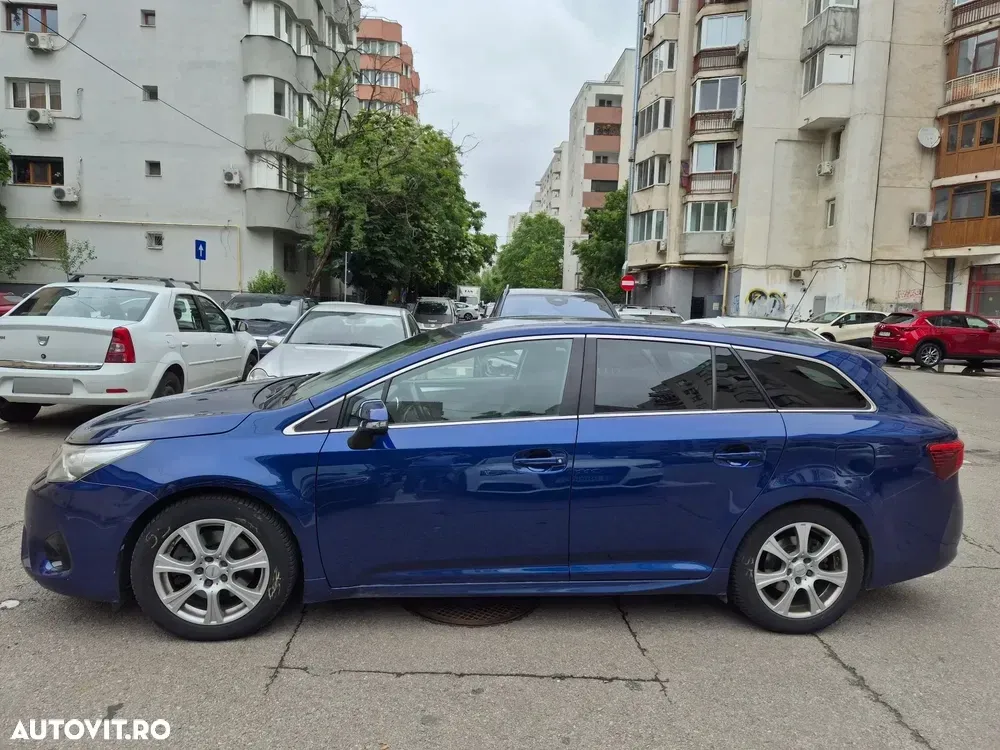 Toyota Avensis 2.0 D-4D Executive — imagine 4