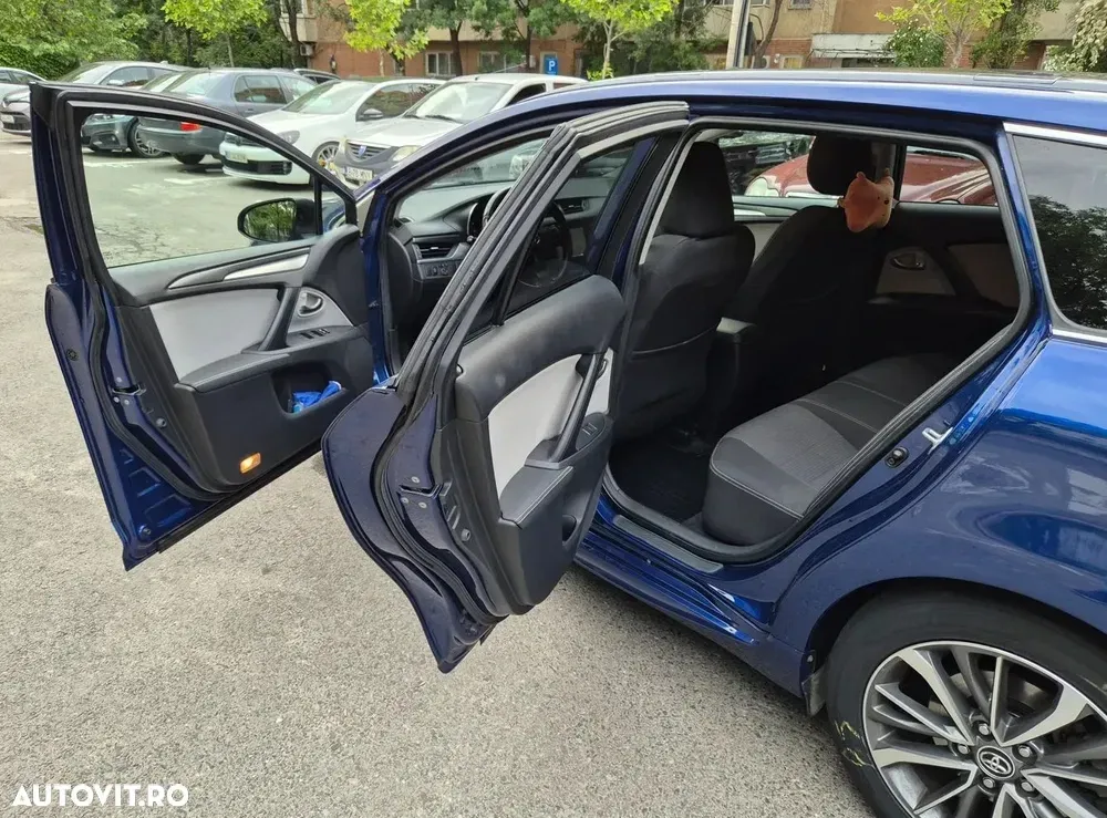 Toyota Avensis 2.0 D-4D Executive — imagine 2