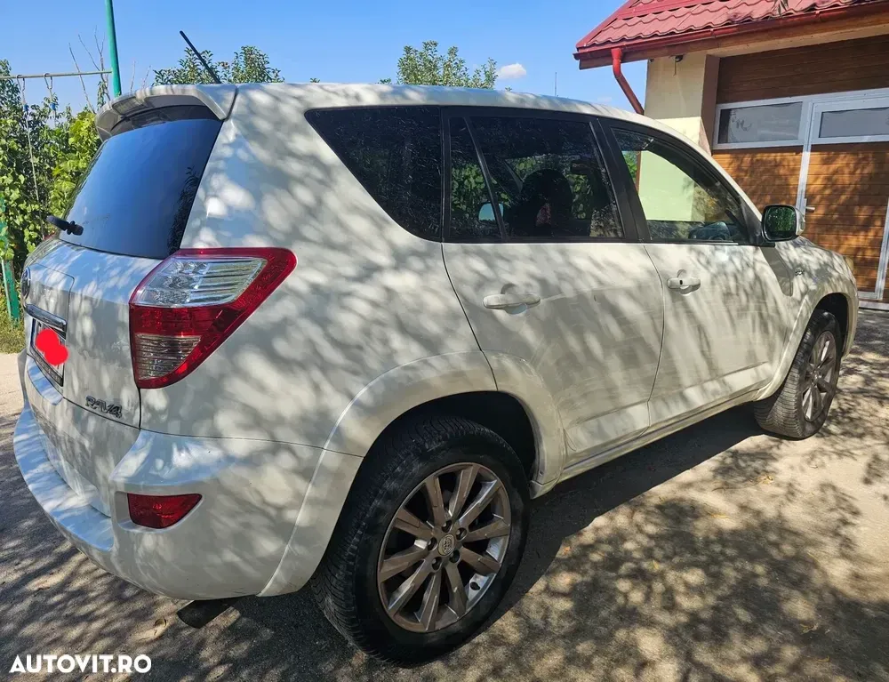 Toyota RAV4 2.2 D-4CAT 4WD Aut Executive — imagine 5
